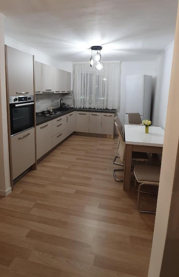Rebecca Sweet Apartment Oradea Exterior foto
